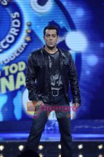 Salman Khan on the sets of Guinness World Records in R K Studios on 26th March 2011 (5).JPG